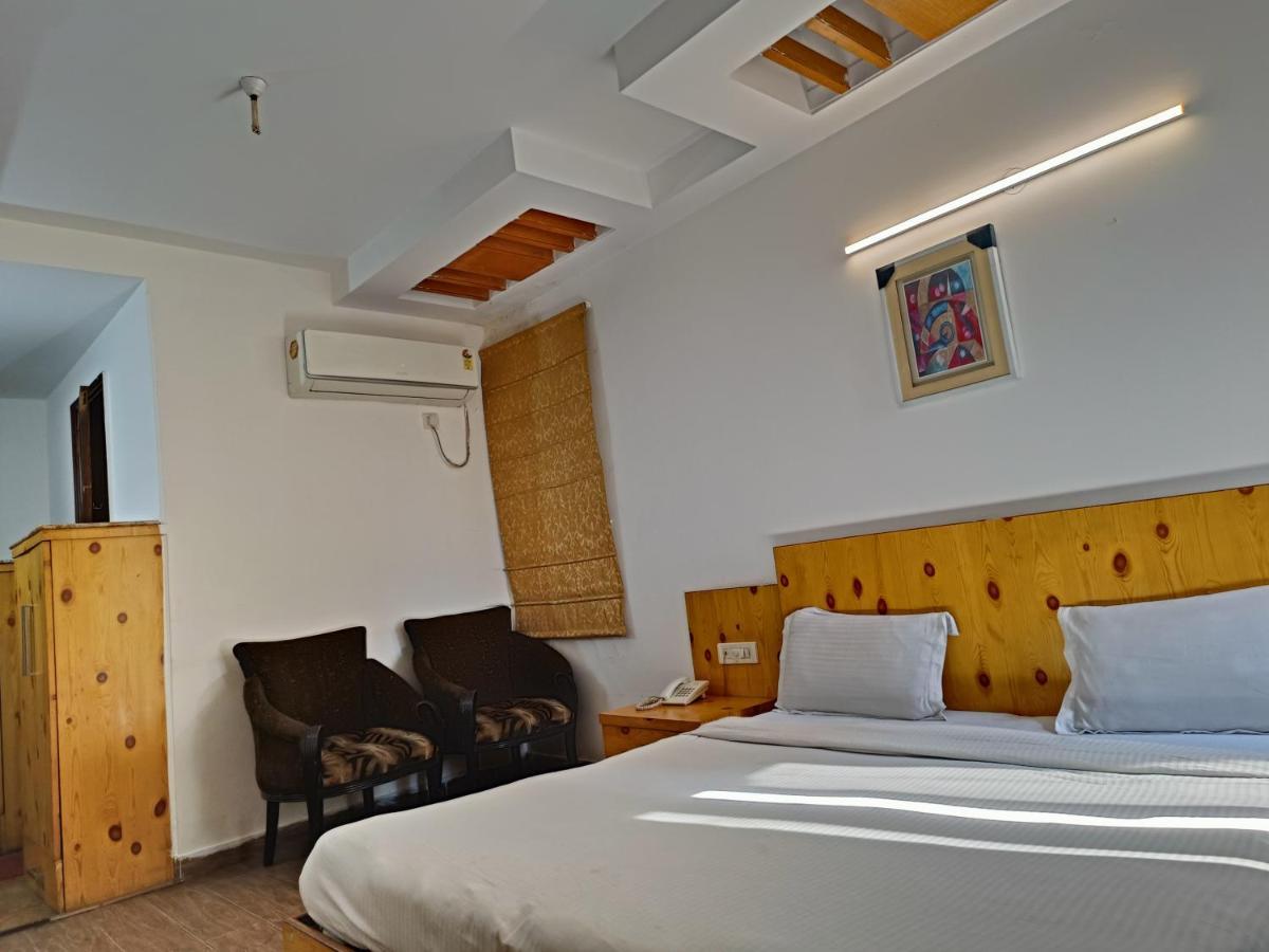 Hotel Tjs Grand Delhi  Luaran gambar