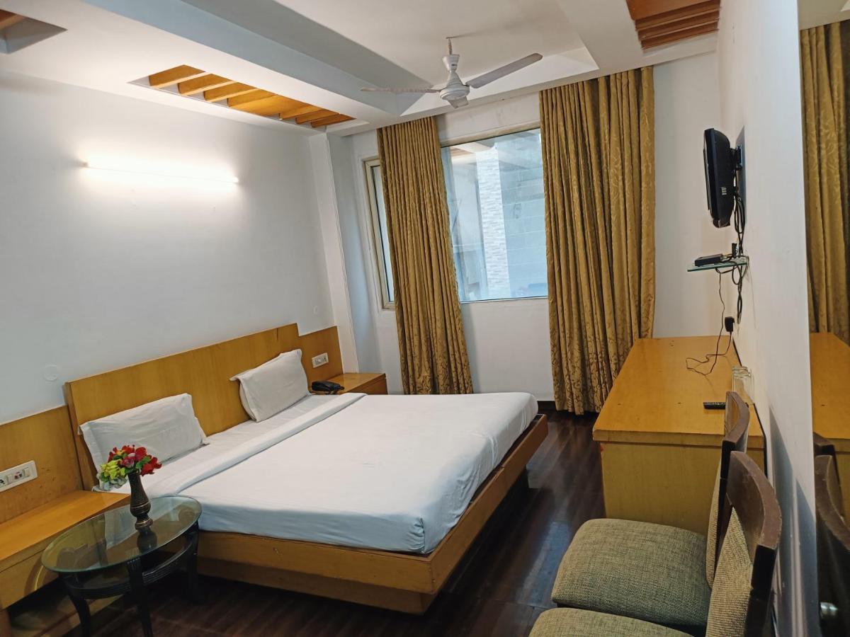Hotel Tjs Grand Delhi  Luaran gambar