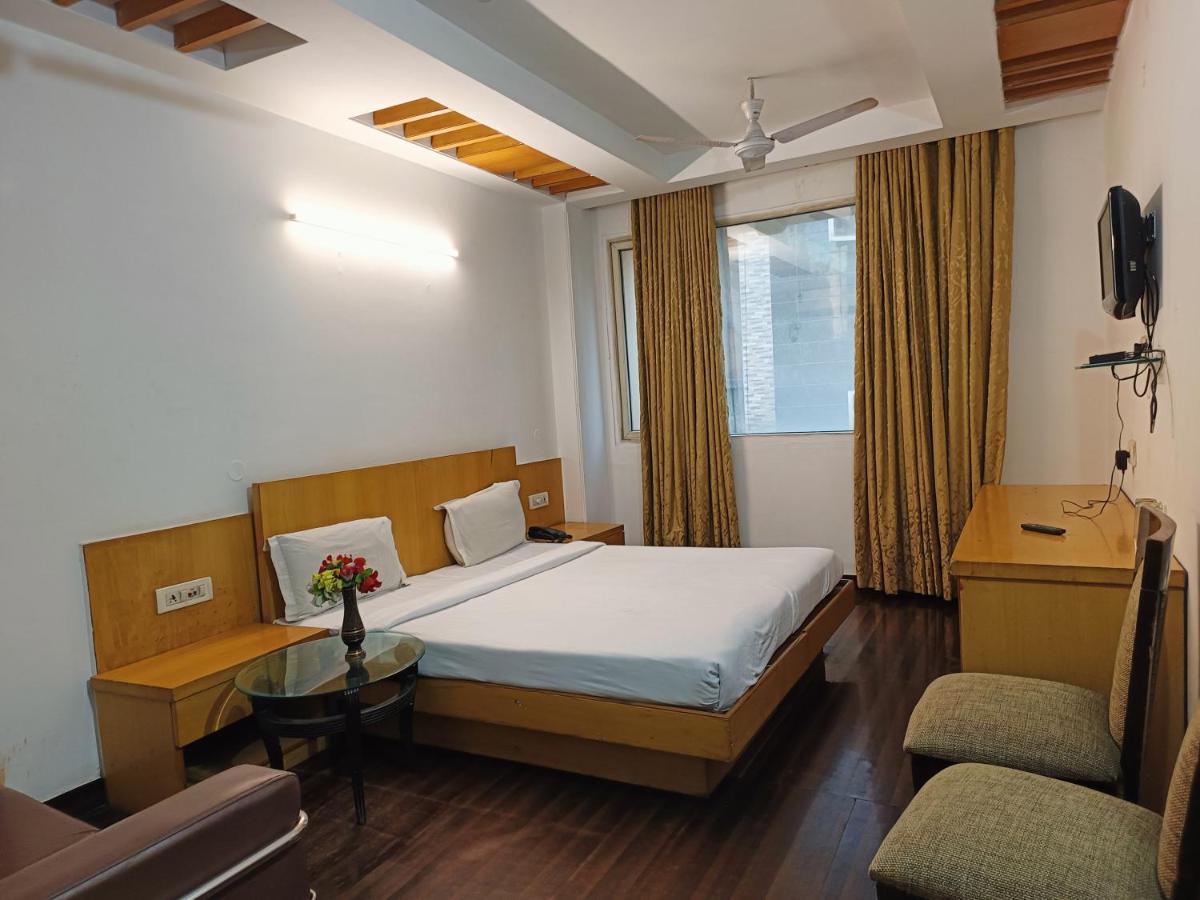 Hotel Tjs Grand Delhi  Luaran gambar